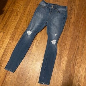 Torrid Medium Wash Distressed Jegging, Size 10T
